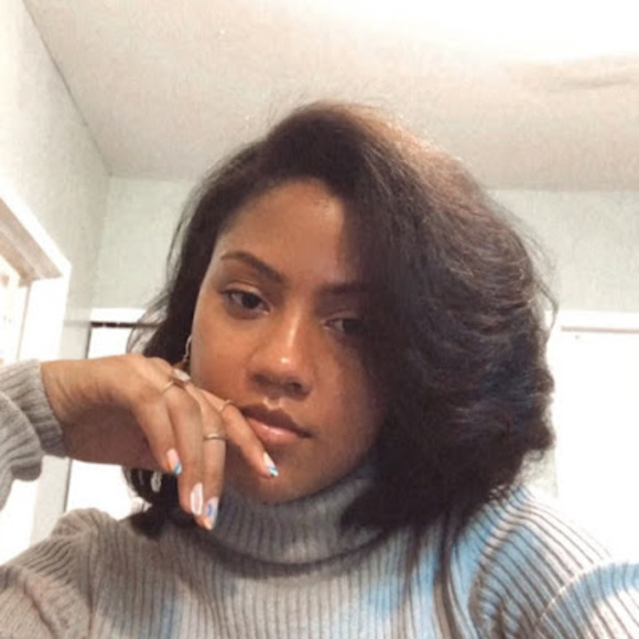 Meet your Posher, Emely - Picture 1 of 1